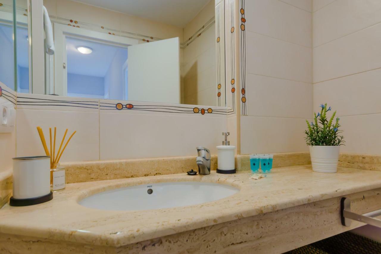 Apartamento Sea Views โรตา ภายนอก รูปภาพ